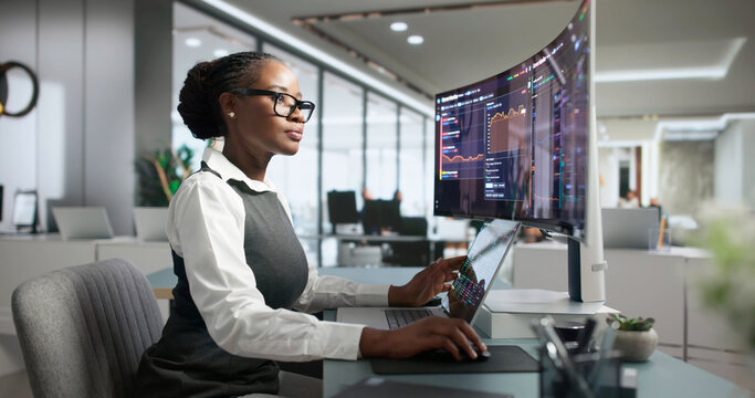 IT Engineer Carefully Tracks Network Uptime