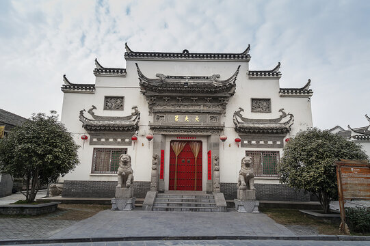Traditional Chinese Historic Building with Red Doors and Stone Lions