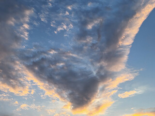 Obraz premium Dramatic Sunset Clouds Over Blue Sky