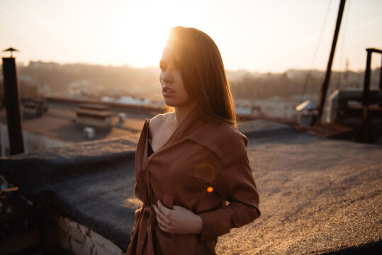 Woman posing on a rooftop during a golden hour sunset photoshoot