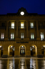 Obraz premium Dawn Lighting in Constitution Square, San Sebastian