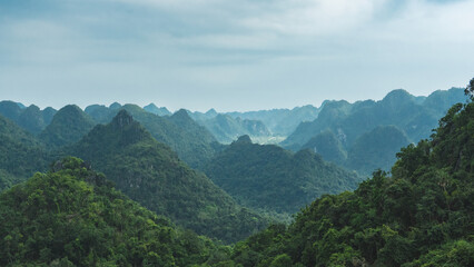 Obraz premium Panoramic View of Misty Karst Mountains in Tam Coc, Vietnam