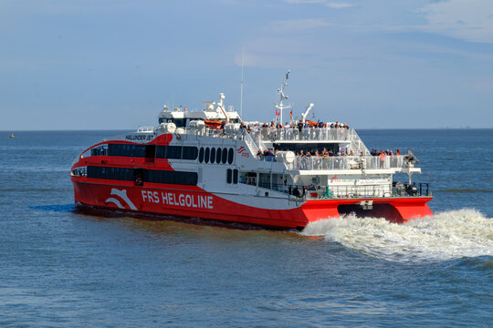 CUXHAVEN, DEUTSCHLAND &ndash; 02.09.2026: Das in Zypern registrierte Passagierschiff HALUNDER JET der Reederei FRS HELGOLINE auf der Elbe in H&ouml;he CUXHAVEN auf dem Weg nach Helgoland