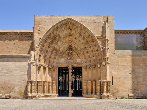 Portal of the Apostles of the Old Cathedral of Lleida, Cathedral of Saint Mary, also known as the Seu Vella. Lleida, Catalonia, Spain, Europe