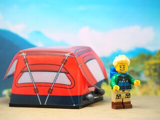 Obraz premium Indonesia - August 6, 2023 : Mini toy at table with blurred background. Miniature photography concept design.