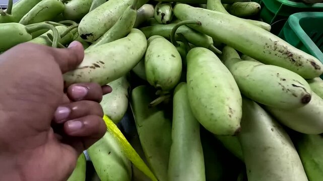 green peas in a market