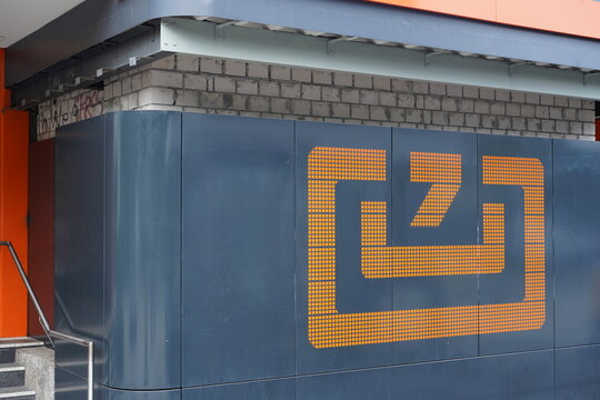 Zeichen der U-Bahnlinie U7 am BVG U-Bahnhof Halemweg in Berlin am 12.09.2026