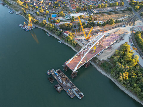 Mohacsi Duna bridge under construction