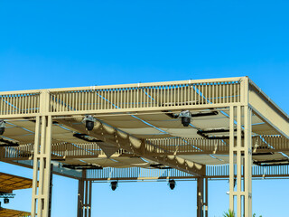 Obraz premium Structure with outdoor canopy in clear blue sky