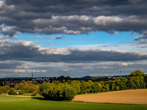 Agrarlandschaft im Sp&auml;tsommer