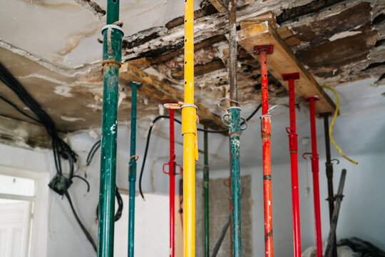 Telescopic shore props supporting ceiling