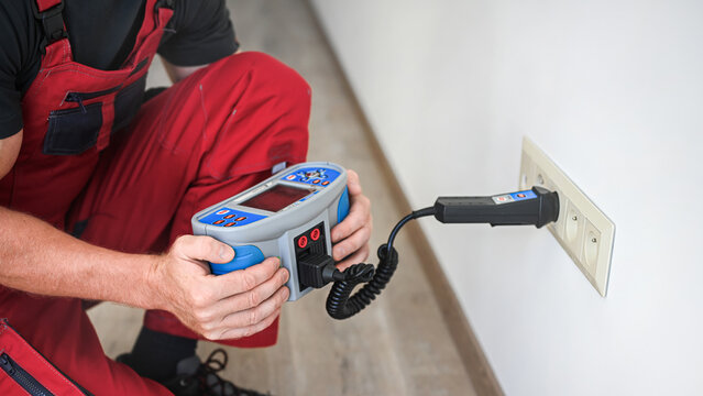 Revision of electrical circuits using multifunction tester. Initial verification and periodic inspection and testing of electrical installations.