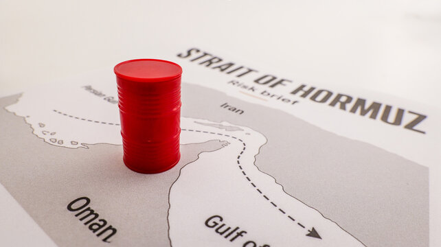 Red oil barrel on map showing Strait of Hormuz and Persian Gulf shipping routes