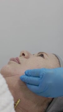 Botulinum toxin injection procedure in a clinic setting