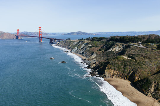 Golden Gate Bridge, Baker Beach and coastal homes in San Francisco, California, USA on a clear day. g