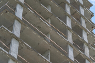 Construction of a modern building rises towards the sky in the heart of the city during a bright sunny day © beholdereye