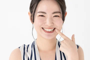 Fotobehang Bosdieren 歯を見る女性　  © naka