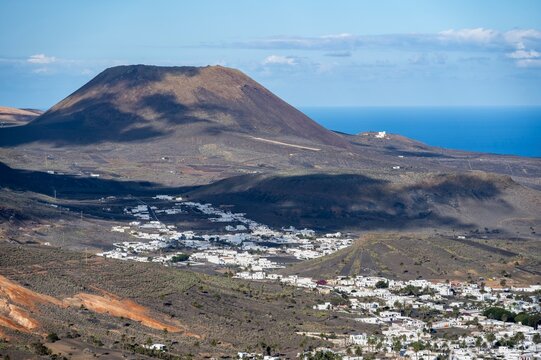 View of the valley of Haria with the volcanic crater Volc&aacute;n de la Corona, Valle de Malpaso, Lanzarote, Canary Islands, Spain