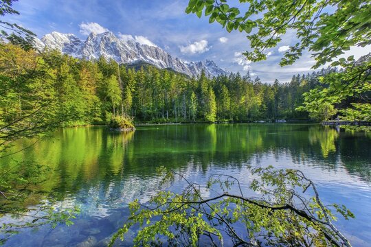 Lake Badersee in spring with Zugspitze group 2962m in the Wetterstein mountains, Zugspitz village Grainau, Werdenfelser Land, Bavarian Alps, Upper Bavaria, Bavaria, Germany