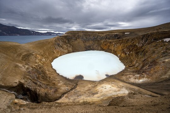 Crater lake V&iacute;ti and &Ouml;skjuvatn in the crater of the Askja volcano, volcanic landscape, Dyngjufj&ouml;ll mountain massif, Icelandic highlands, Vatnaj&ouml;kull National Park, Iceland