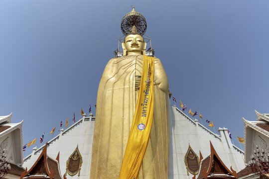 32 metre high standing Buddha statue, Wat Intharawihan, Bangkok, Thailand