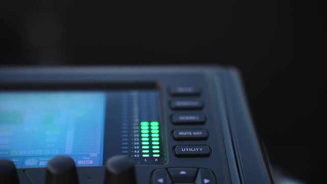 Digital audio mixer led level meters blinking