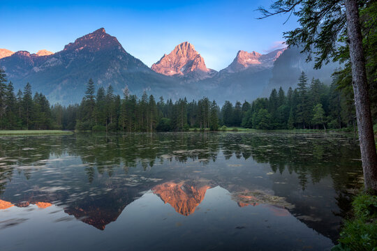Alpengl&uuml;hen am Schiederweiher bei Hinterstoder, &Ouml;sterreich