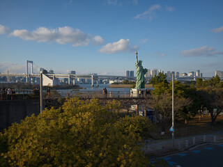 The Odaiba replica Statue of Liberty with the Rainbow Bridge behind, Japan © viabadalona