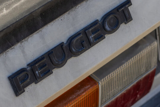 Peugeot logo on vintage 305 sr car