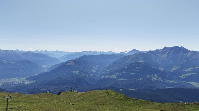 Flug &uuml;ber den Flimserstein in Flims/Laax in Graub&uuml;nden in der Schweiz
