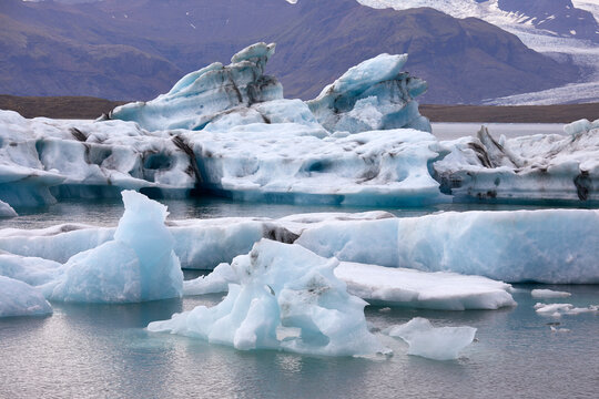 Icebergs at Jokulsarlon Glacier Lagoon at the foot of Vatnaj&ouml;kull Glacier, Iceland