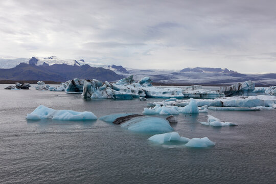 Icebergs at Jokulsarlon Glacier Lagoon at the foot of Vatnaj&ouml;kull Glacier, Iceland