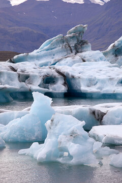 Icebergs at Jokulsarlon Glacier Lagoon at the foot of Vatnaj&ouml;kull Glacier, Iceland