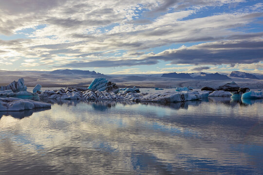 Sunset at Jokulsarlon Glacier Lagoon at the foot of Vatnaj&ouml;kull Glacier, Iceland
