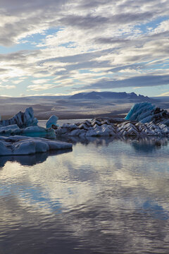 Sunset at Jokulsarlon Glacier Lagoon at the foot of Vatnaj&ouml;kull Glacier, Iceland