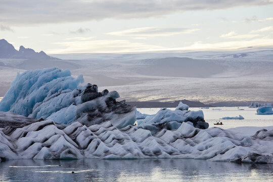 Sunset at Jokulsarlon Glacier Lagoon at the foot of Vatnaj&ouml;kull Glacier, Iceland