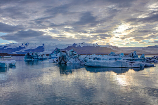 Sunset at Jokulsarlon Glacier Lagoon at the foot of Vatnaj&ouml;kull Glacier, Iceland