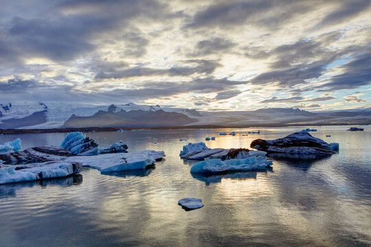 Sunset at Jokulsarlon Glacier Lagoon at the foot of Vatnaj&ouml;kull Glacier, Iceland