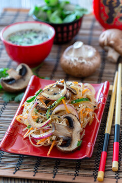 Stir-fried glass noodles with mushrooms.