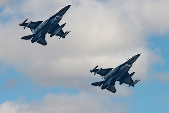 F16 fighter jets isolated against a blue sky