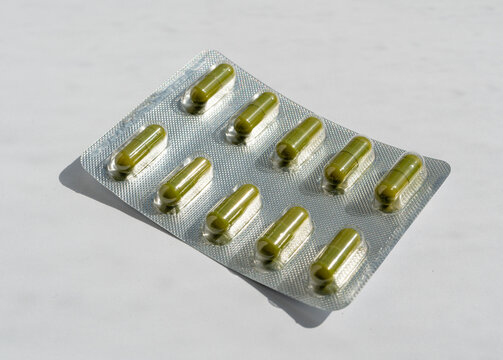 Green pills, herbal medicine capsules with herb powder