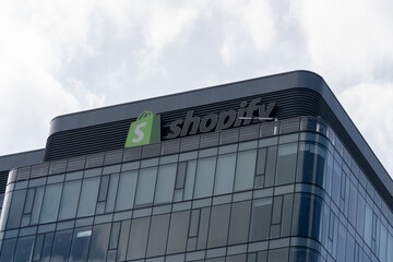 Obraz premium Toronto, Ontario, Canada - September 13, 2026: Closeup Shopify logo and sign on the office building. Toronto, Ontario, Canada. Shopify Inc is a Canadian multinational e commerce company. 