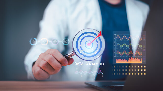 data analyst uses data analytics, performance metrics, strategic insights, target analysis, data visualization, predictive analytics, KPI tracking, decision making optimize organizational performance