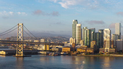 Obraz premium San Francisco Skyline And Bay Bridge At Sunrise