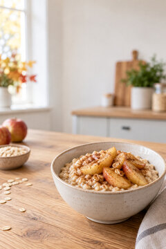 Porridge mit gebratenen Apfelspalten und Zimt