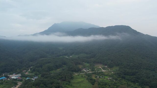 The magnificent sight of clouds enveloping the mountain_01