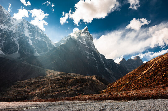 View of Taboche and Cholatse mountains in Himalayas, Nepal. Khumbu valley, Sagarmatha national park. Autumn landscape