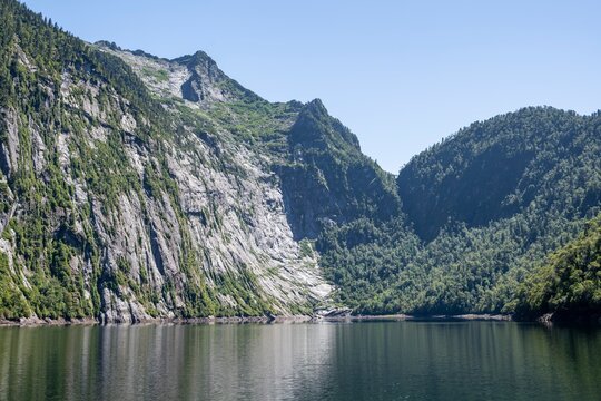 Laguna Tri&aacute;ngulo with reflection between mountains, Patagonia Verde, Parque Nacional Alerce Andino, Ruta de los Parques, Llanquihue, Los Lagos, Chile