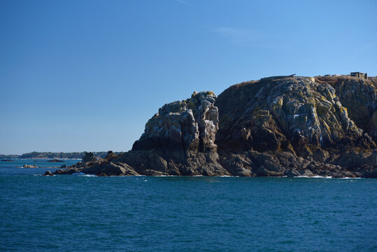 Rochers et falaises, baie de Saint-Malo - C&eacute;zembre (ruines de blockhaus)