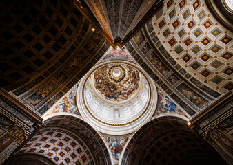 Mantua Duomo dome ceiling and frescoes © Michael Niehaus